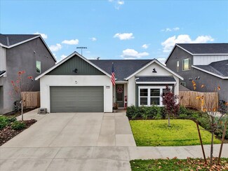 3731 N Summers Ct, Visalia, CA 93291