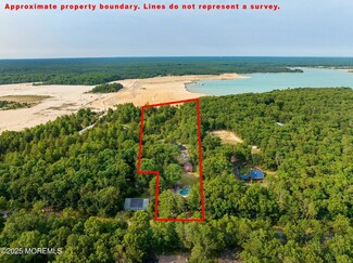 987 Lakehurst Ave, Jackson, NJ 08527