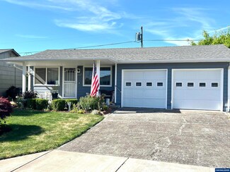 1527 Country Club Cir, Woodburn, OR 97071