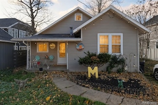 13056 Cussewago Dr, Fenton, MI 48430