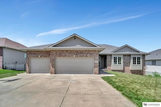 905 Chicory Ln, Hickman, NE 68372