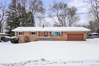 4264 Woodstock Rd, Waterford, MI 48328