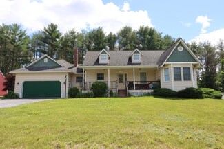 33 Waters Edge Dr, Lewiston, ME 04240