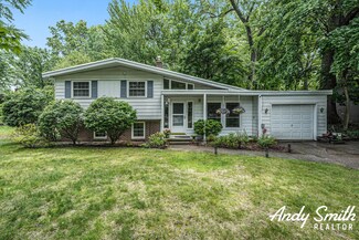 2315 Greenview Dr SW, Wyoming, MI 49519