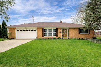 610 Village Ct, Englewood, OH 45322