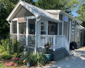 198 Just Wandering Ln, Flat Rock, NC 28731