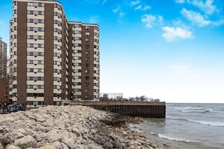 7337 S South Shore Dr Unit 902, Chicago, IL 60649