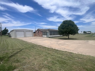 901 E 3rd St, Panhandle, TX 79068