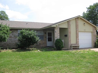 1002 NW 23rd St, Moore, OK 73160