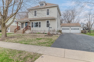 1507 N Riverside Dr, McHenry, IL 60050