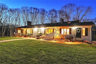 295 Gilbert Stuart Dr, East Greenwich, RI 02818