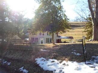 91 Crow St, Coal Center, PA 15423