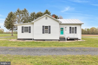 1042 Scates Rd, Warsaw, VA 22572