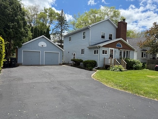 N27W27147 Woodland Dr, Pewaukee, WI 53072