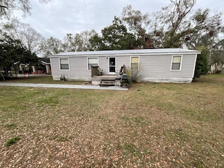 1329 Wilkinson Dr, Plant City, FL 33566