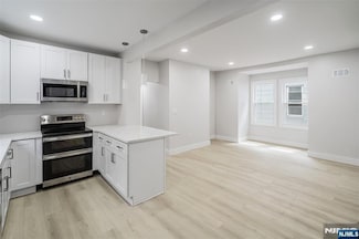 90 N Grove St, East Orange, NJ 07017