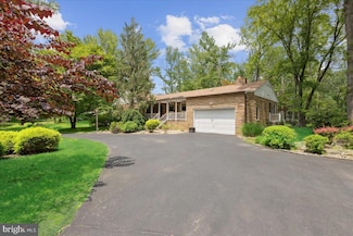 161 Bull Run Rd, Pennington, NJ 08534