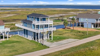 405 Pompano Dr, Freeport, TX 77541