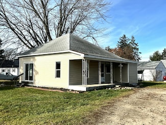 420 W 1st St, Trufant, MI 49347