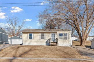 3927 16th St, Des Moines, IA 50313