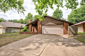 2806 Haystack Ln, Enid, OK 73703