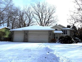 2978 2978 Ontario Rd, Little Canada, MN 55117