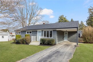 27 Barnes St, Greenville, RI 02828