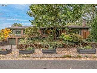 330 SE Cesar e Chavez Blvd, Portland, OR 97214
