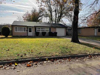 1549 SW 24th St, Topeka, KS 66611