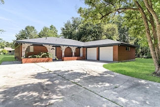 4000 Swallow St, Orange, TX 77630