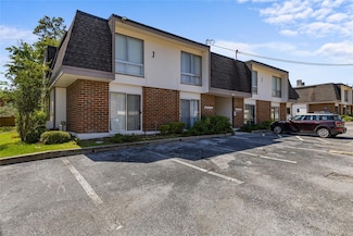 1700 SW 16th Ct Unit J-23, Gainesville, FL 32608