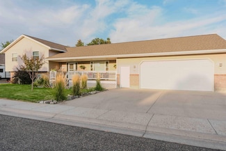 908 35th St, Cody, WY 82414