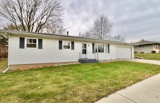 139 High St, Clinton, WI 53525