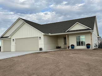 501 Maple Leaf Cir, Newton, KS 67114