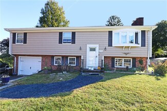 89 Heritage Dr, Portsmouth, RI 02871
