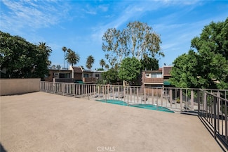 17900 Sherman Way Unit 602, Reseda, CA 91335