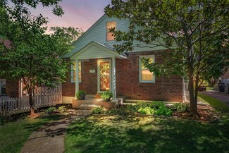 2140 Gray Ave, Saint Louis, MO 63117