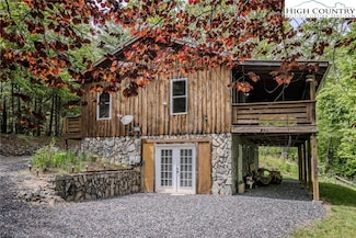 284 Howell Rd, Lansing, NC 28643