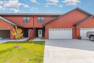 813 Viburnum St, Belle Plaine, MN 56011