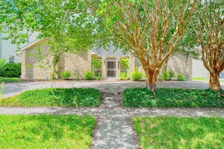 8018 Candle Ln, Houston, TX 77071