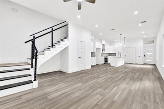 3330 Francis St, Houston, TX 77004