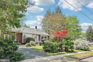1511 Glenview Dr, Cinnaminson, NJ 08077