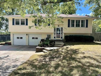 3425 W 9th Ct, Lawrence, KS 66049