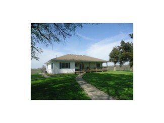 8638 250th Rd, Effingham, KS 66023