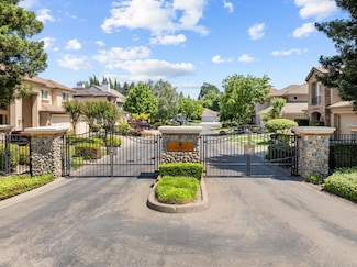 1015 E Landing Way, Sacramento, CA 95831