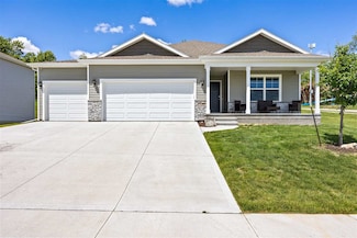 701 Prairie View Dr, West Branch, IA 52358