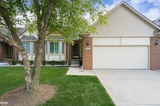 28164 Cottonwood Ct Unit 10, Chesterfield, MI 48047
