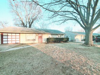 1121 N Russell Ave, Aurora, IL 60506