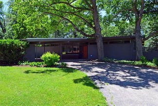 412 E Oakwood Dr, Barrington, IL 60010