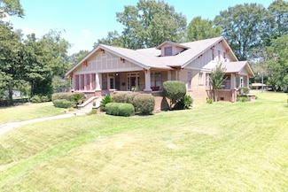 1005 N 2nd Ave, Laurel, MS 39440